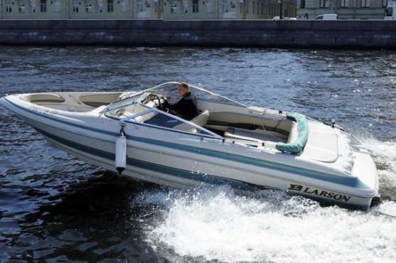 Скоростной катер «ЛАРСОН»